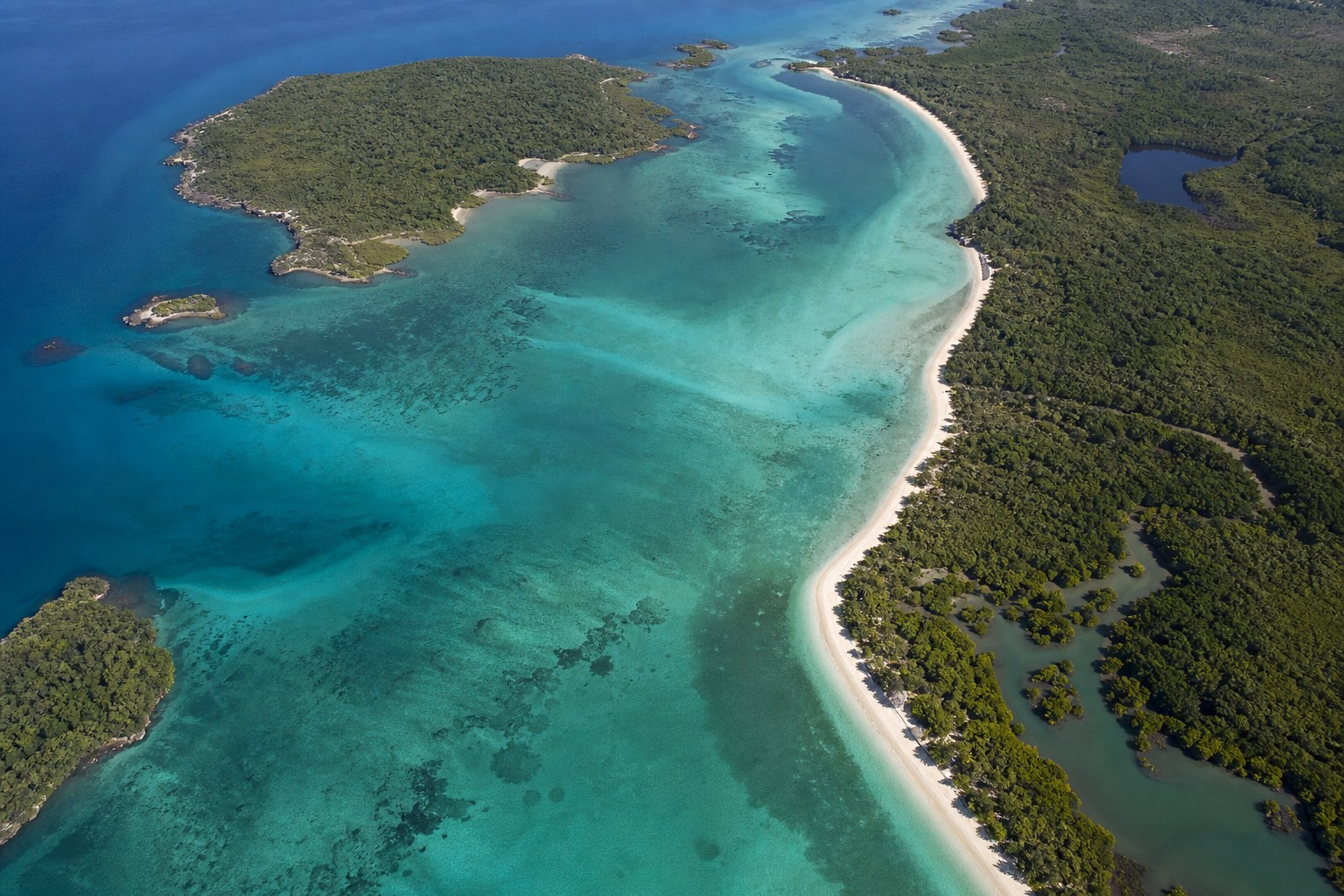 Aerial coastline imagery for GIS mapping and environmental work